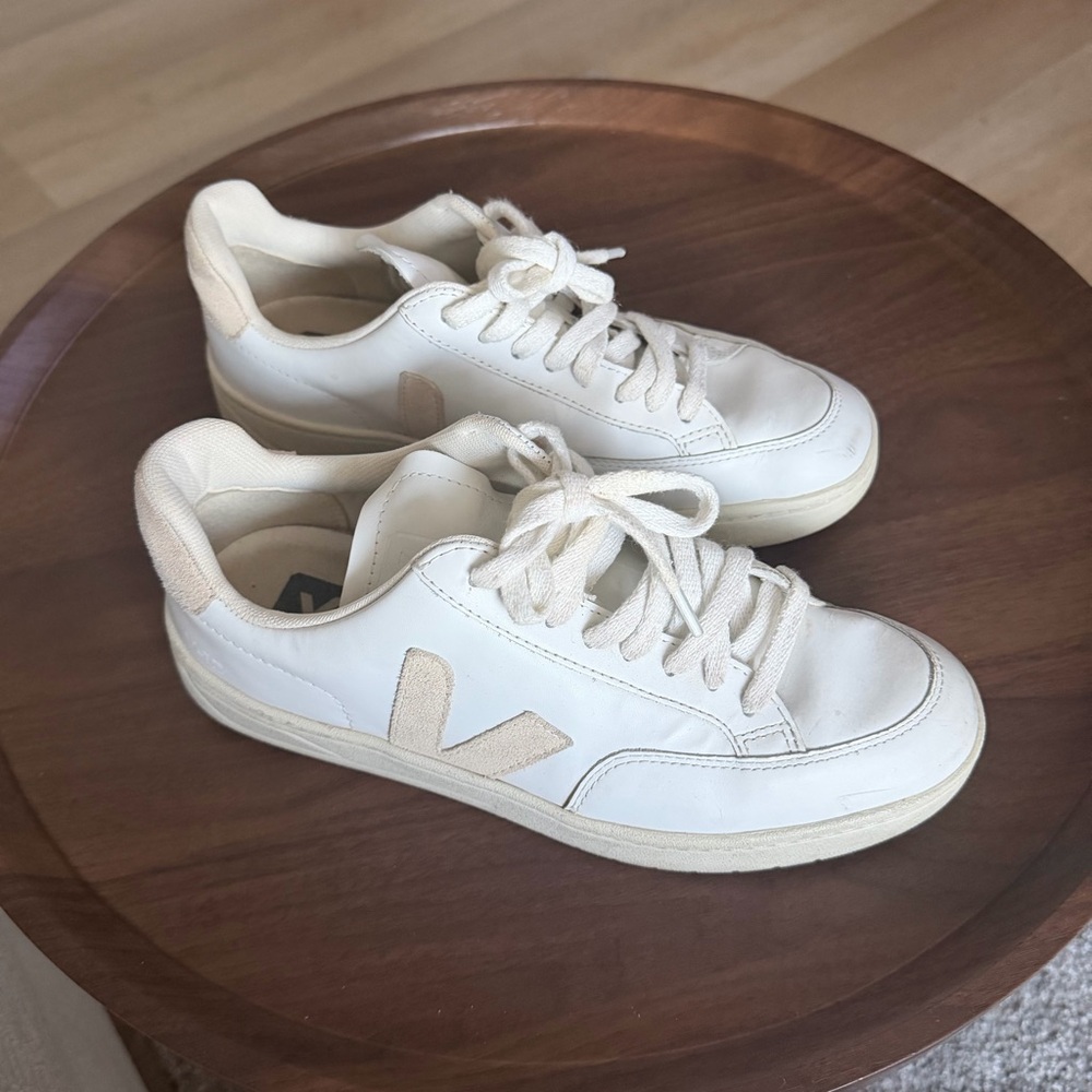 Veja V-12 Off-White Leather Sneakers Size 8 EU 39 White Casual
